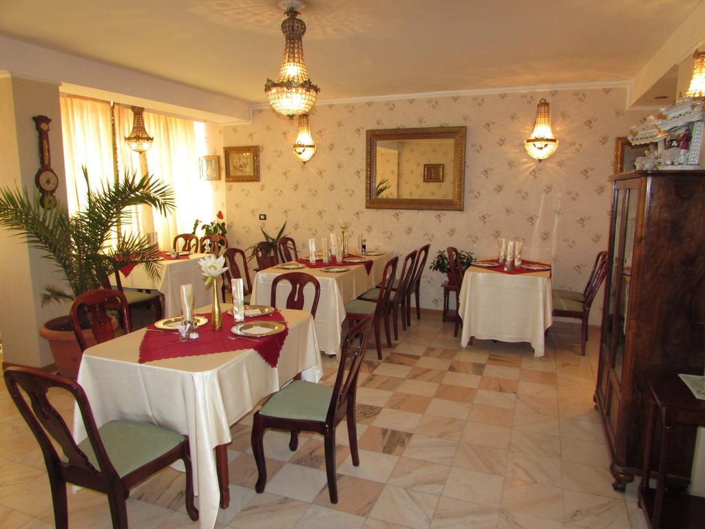 Pension Dinu Residence Temešvár Exteriér fotografie